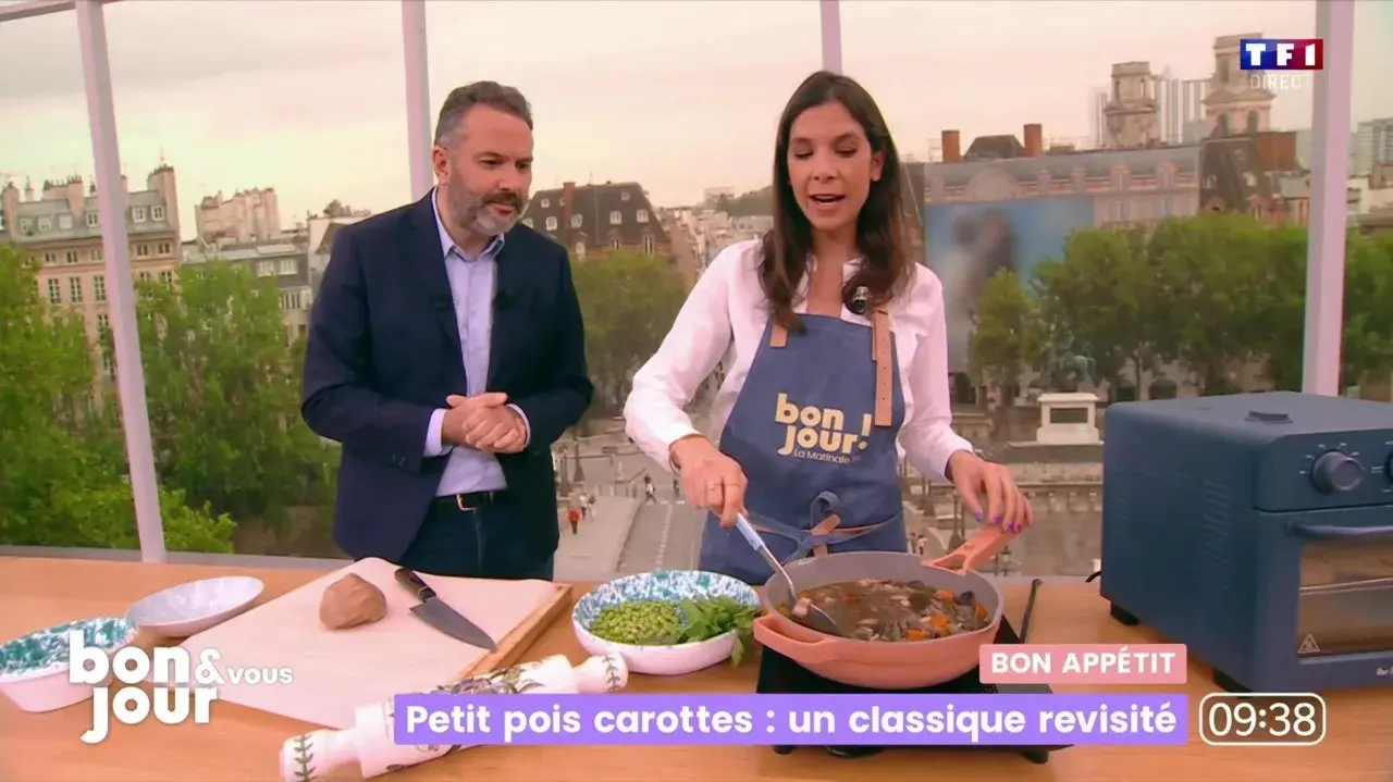 Un chef prépare un plat de petit pois carottes revisité dans une émission matinale.