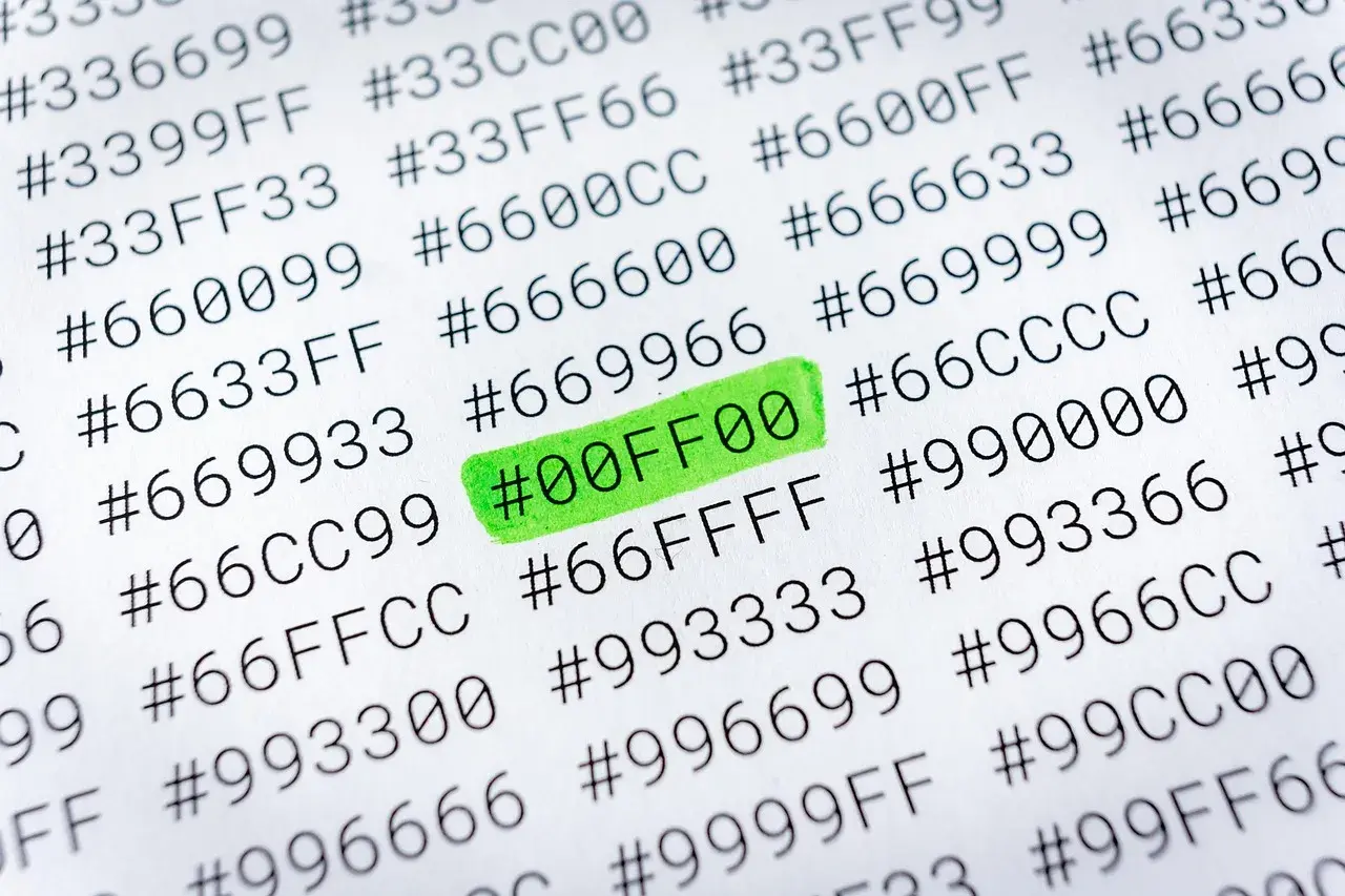 Zaznaczony zielonym markerem kod #00FF00 to czysty zielony kolor HTML.