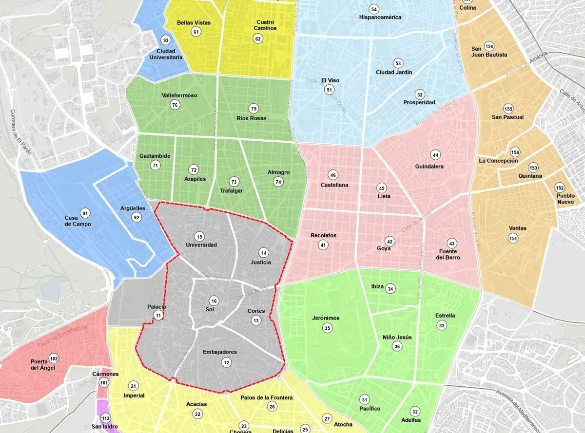 Mapa de Madrid con zonas de colores que ilustran la diferencia entre zona azul y zona verde, mostrando barrios como Sol, Embajadores y Cortes.
