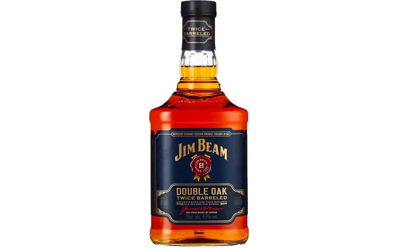 Bouteille de Jim Beam Double Oak, un bourbon vieilli deux fois en fût de chêne.