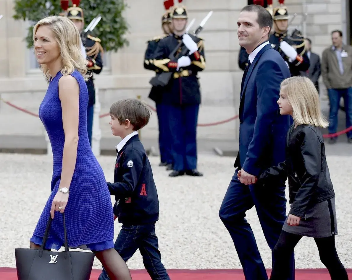 Emmanuel Macron czy ma dzieci? Prawda o jego rodzinie i relacjach