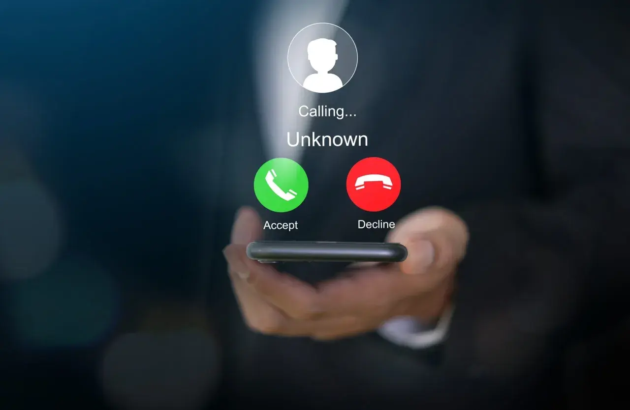 Telefon dzwoni z nieznanego numeru. Czy to policja? Z jakiego numeru dzwoni policja?