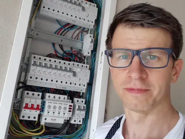 Elektryk podłączenie płyty indukcyjnej cena - Koszt podłączenia oraz cena indukcji