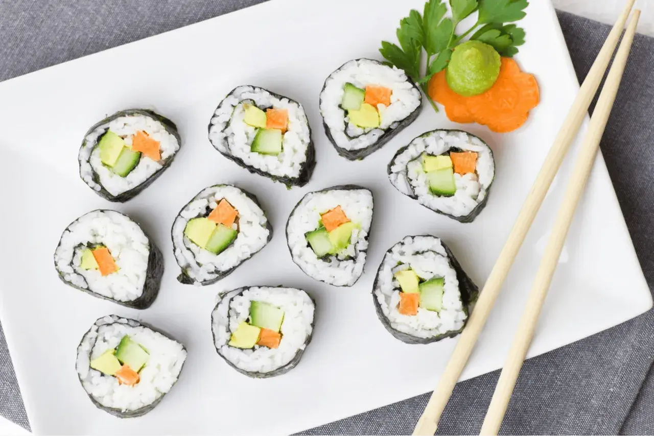 Idealny ryż do sushi: przepis krok po kroku na domowe rolki