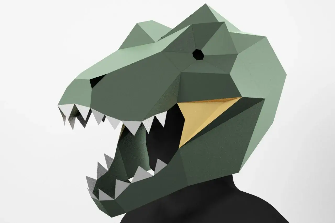 Maschera dinosauro fai da te, con denti aguzzi e bocca aperta, pronta per un'avventura preistorica.