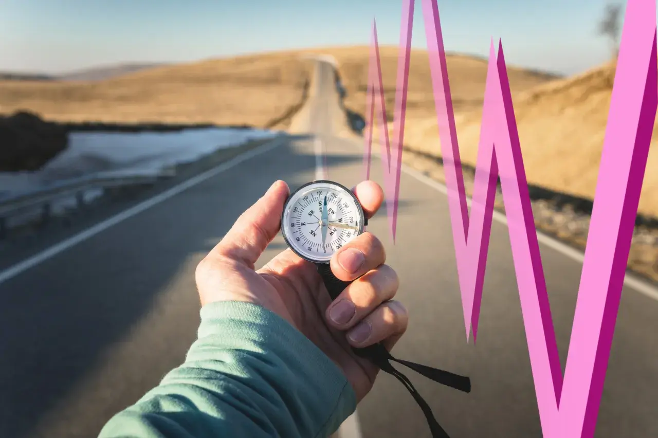 Kompass auf einer Straße, der die Richtung für die weltweite Marktkapitalisierung weist, mit einer pinken Linie, die einen Aufwärtstrend symbolisiert.
