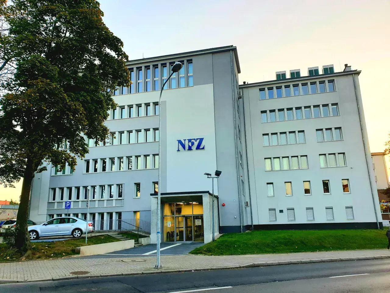 NFZ Zielona Góra: Jak załatwić sprawy sprawnie? Adres, EKUZ, sanatoria