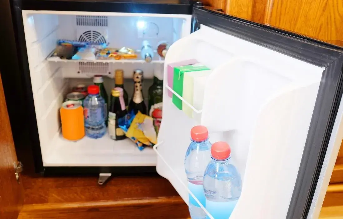 Czy minibar w hotelu jest płatny? Sprawdź, aby uniknąć niespodzianek