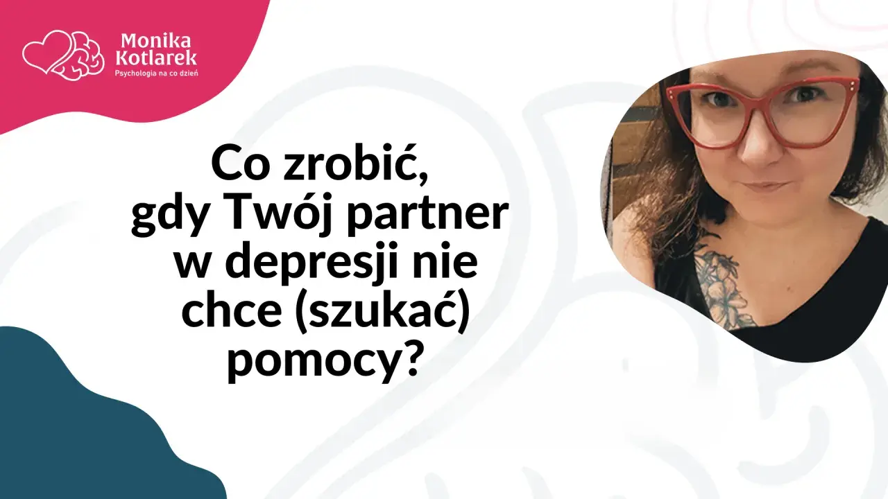 Kobieta w okularach i z tatuażem na piersi, obok tekst o depresji.