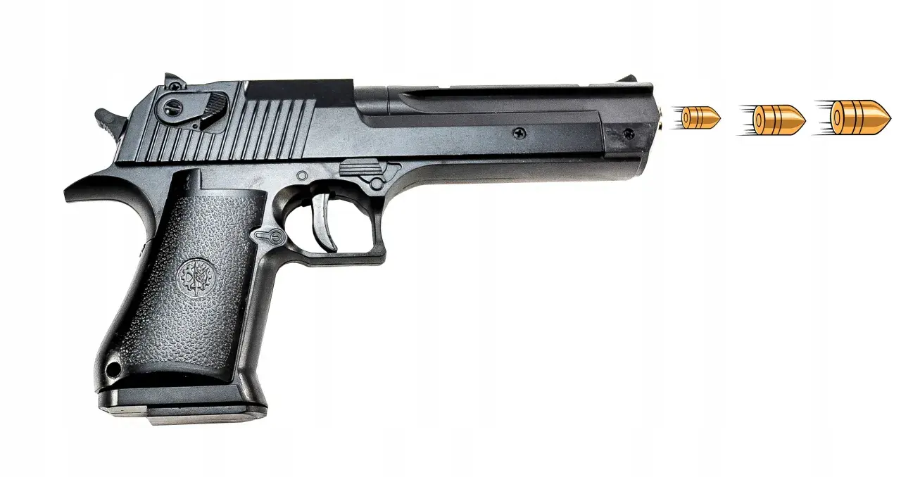 Czarny pistolet na kulki metalowe, z którego wylatują trzy pociski. To najmocniejszy pistolet na kulki metalowe, gotowy do akcji.