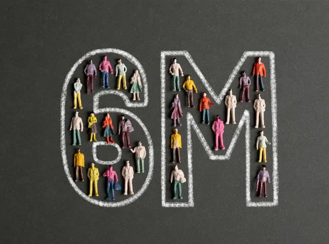 Figurki ludzi otaczają napis "6M", symbolizując społeczność lub zasięg.