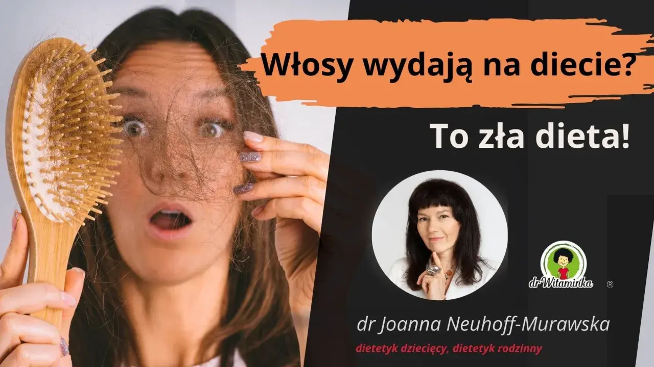 Zaskoczona kobieta trzyma szczotkę z garścią włosów. "Włosy wypadają na diecie? To zła dieta!" - sugeruje tekst.