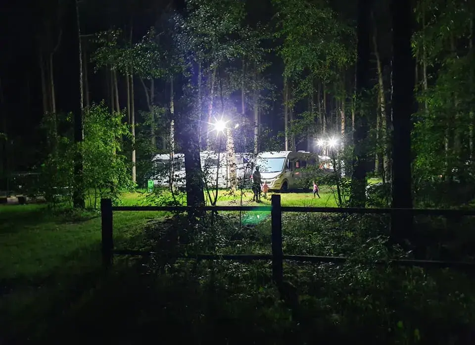 Pole namiotowe Turawa nad jeziorem Średnim - idealne miejsce na wypoczynek