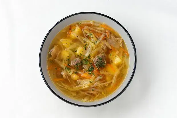 Jak zrobić zupę kapuśniak, aby zachwyciła smakiem i aromatem?