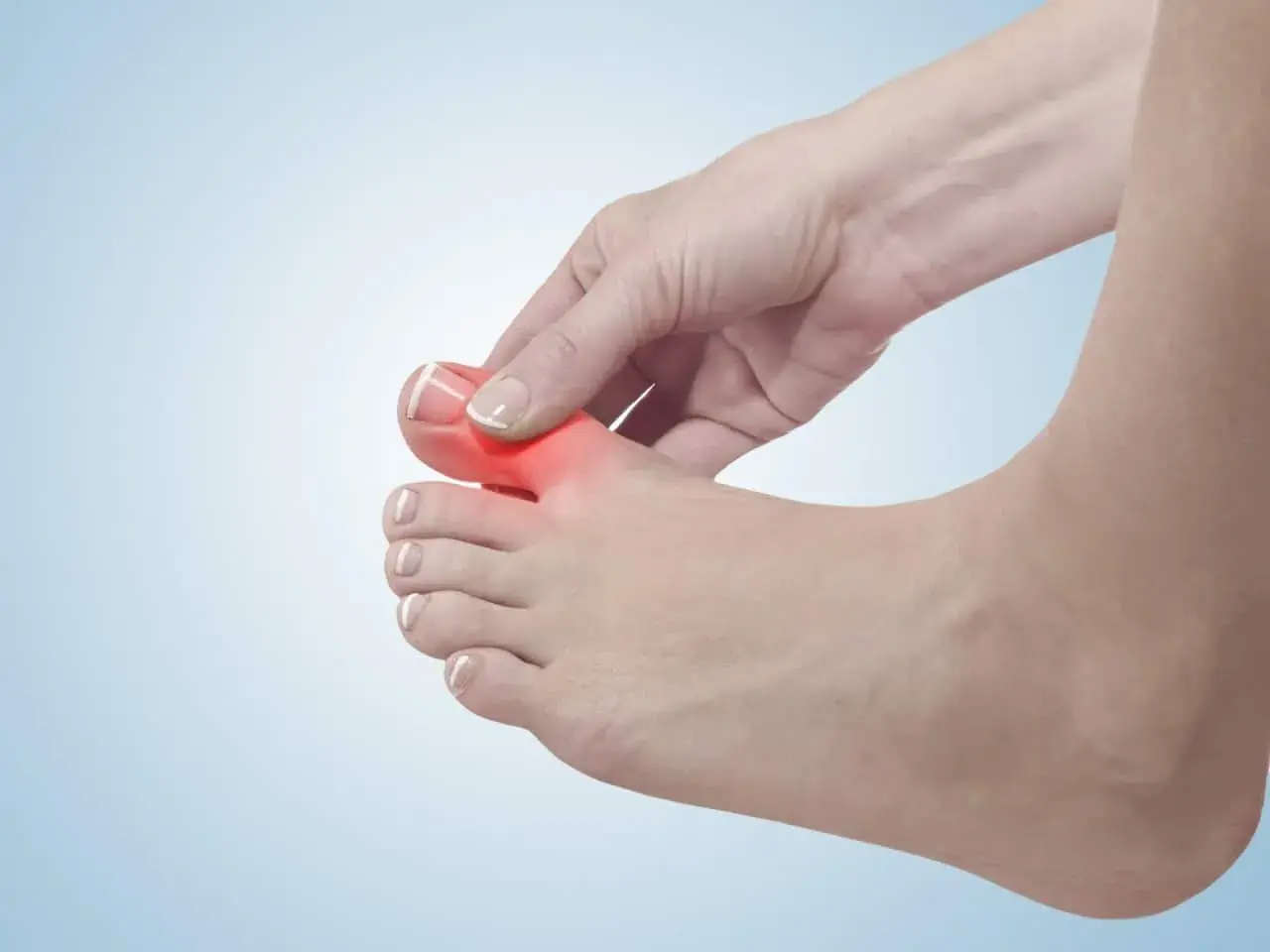 Schmerzender Zeh, möglicherweise durch Überlastung des extensor hallucis longus.