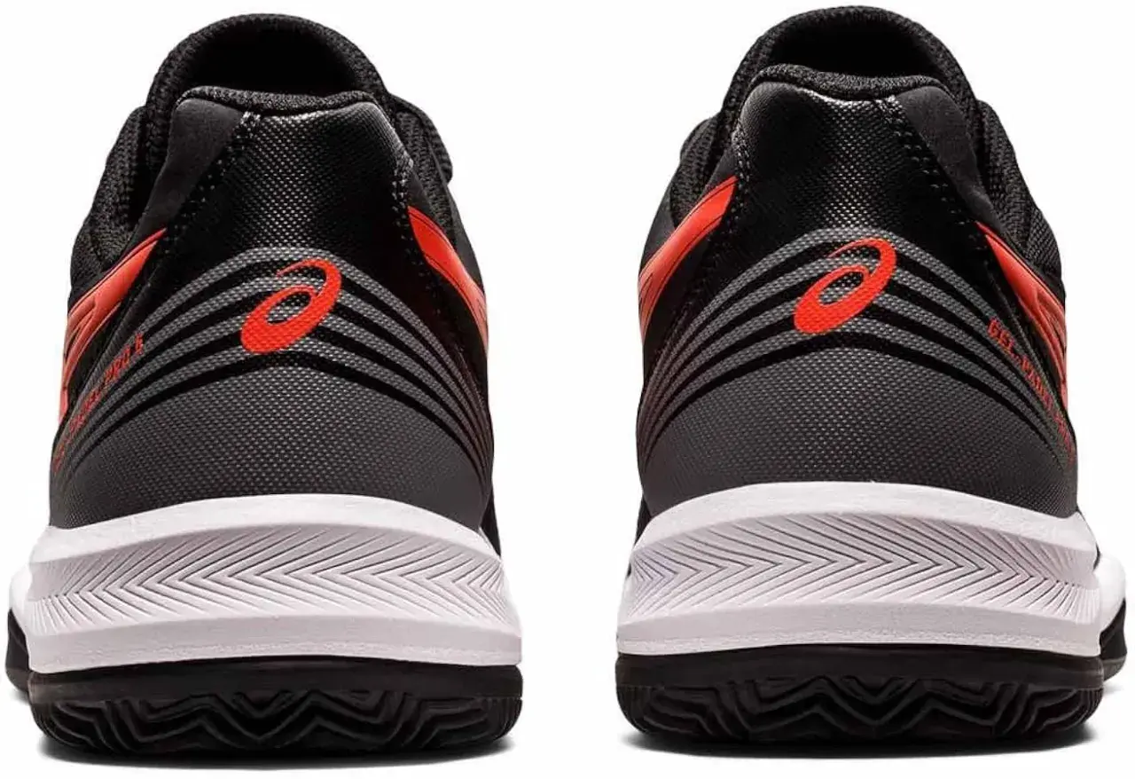 Scarpe da padel Asics Gel Padel Pro 5 nere con dettagli rossi. Perfette per dominare il campo.