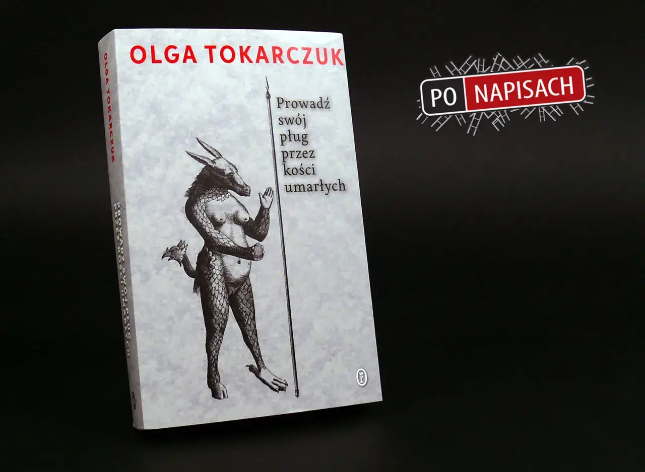 Okładka książki Olgi Tokarczuk "Prowadź swój pług przez kości umarłych" z ilustracją mitycznej postaci.