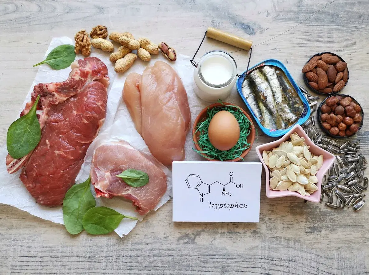 Fleisch, Fisch, Eier, Nüsse und Milchprodukte sind reich an Tryptophan. Über Tryptophan Nebenwirkungen muss man sich bei ausgewogener Ernährung meist keine Sorgen machen.