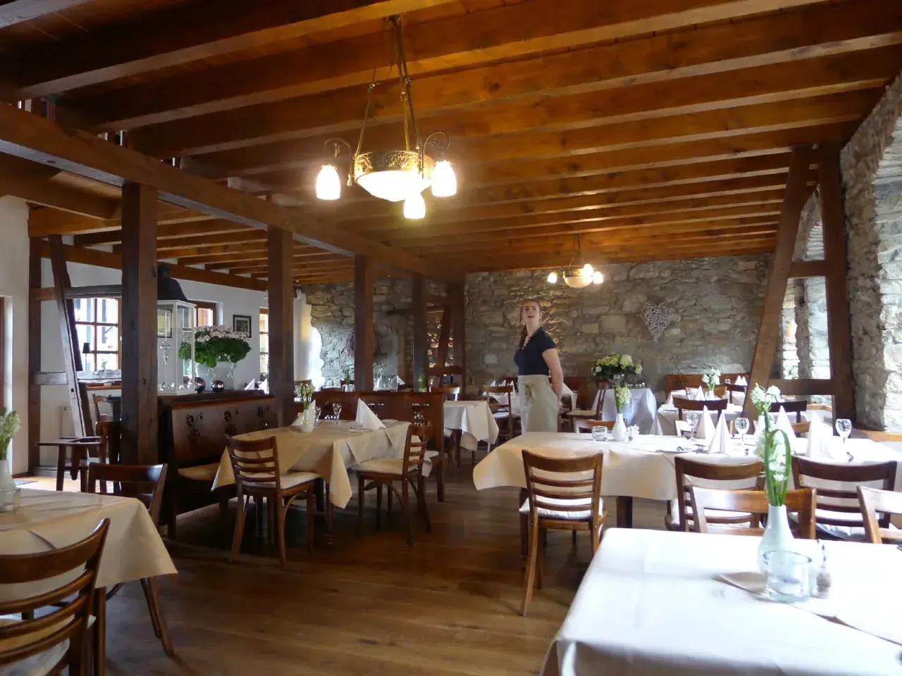 Shah Gastronomie Königswinter: Nahöstliche Küche & Rheinblick