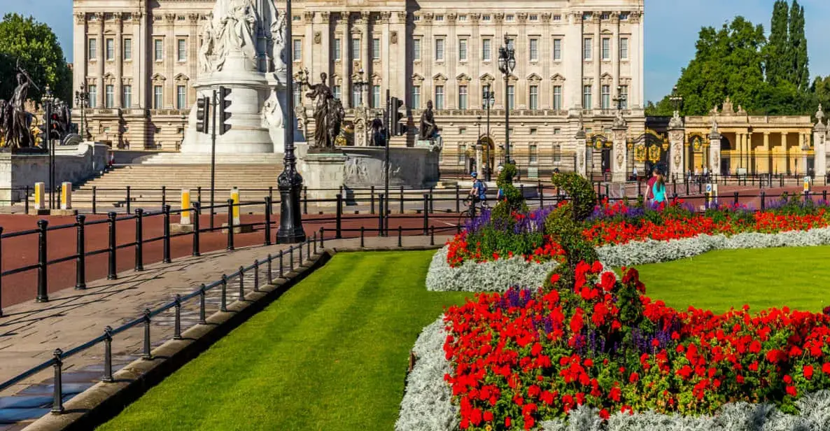Pałac w Anglii: Historia, tajemnice i atrakcje Buckingham Palace