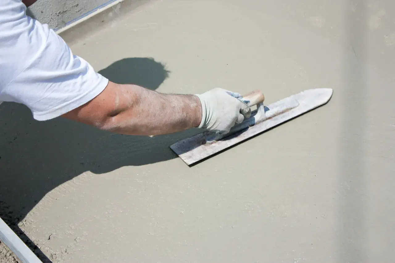 Jak wylać taras betonowy? Poradnik DIY i 7 błędów do uniknięcia