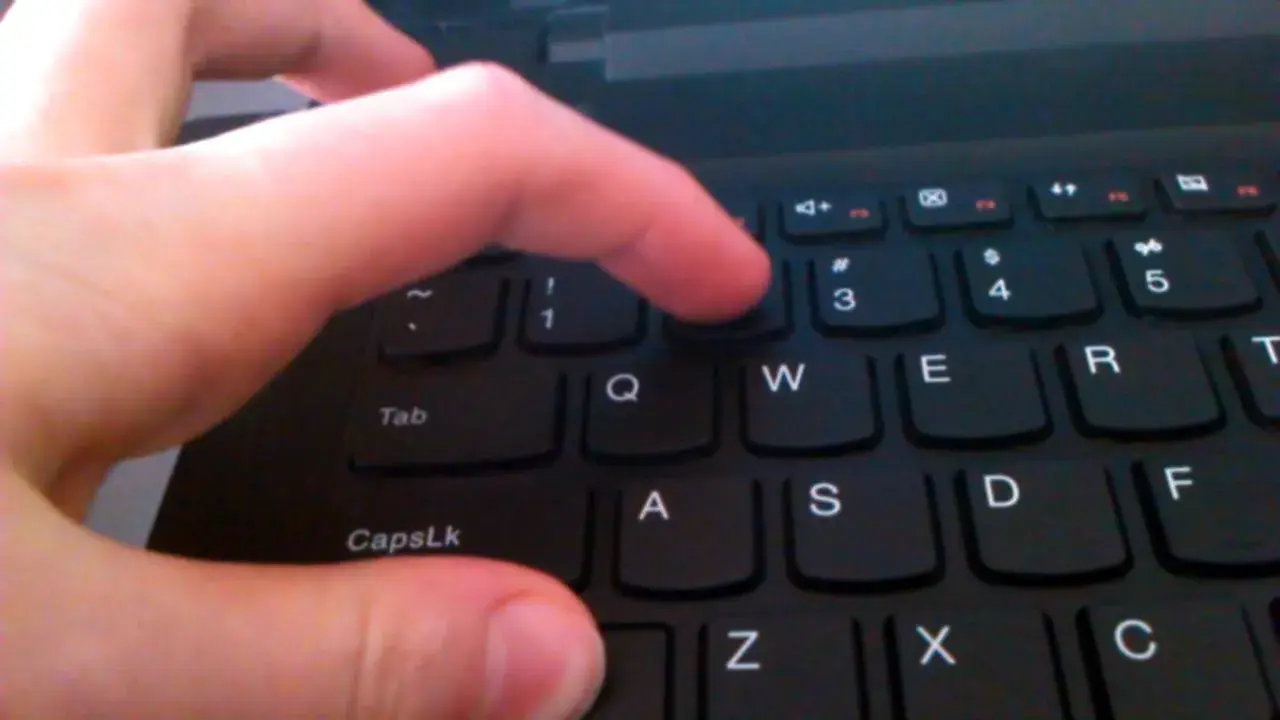 Jak się robi małpę na laptopie - proste sposoby na szybkie pisanie