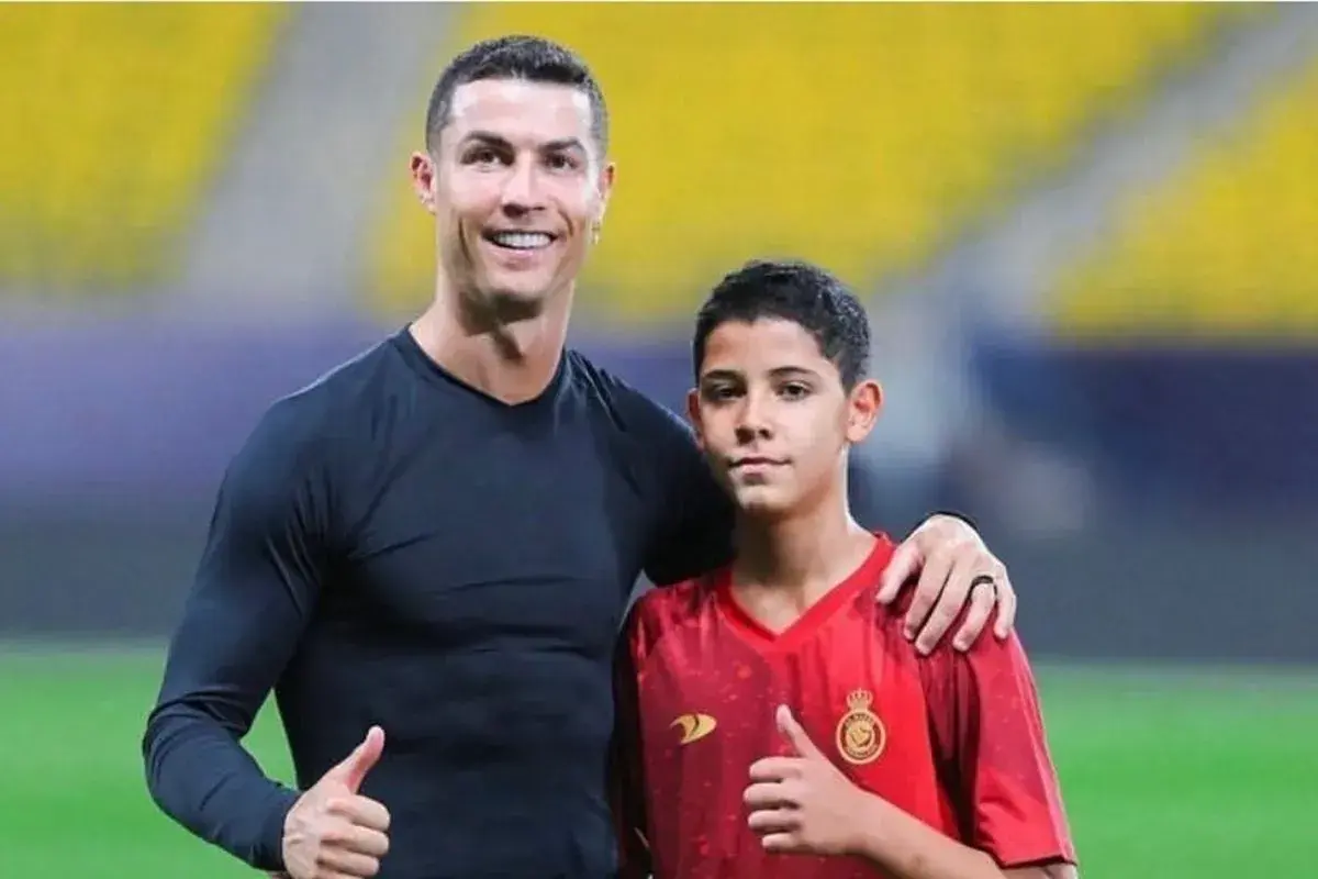 Cristiano Ronaldo z synem, Cristiano Ronaldo Jr. Widać, że Ronaldo Jr. rośnie i dorównuje ojcu.