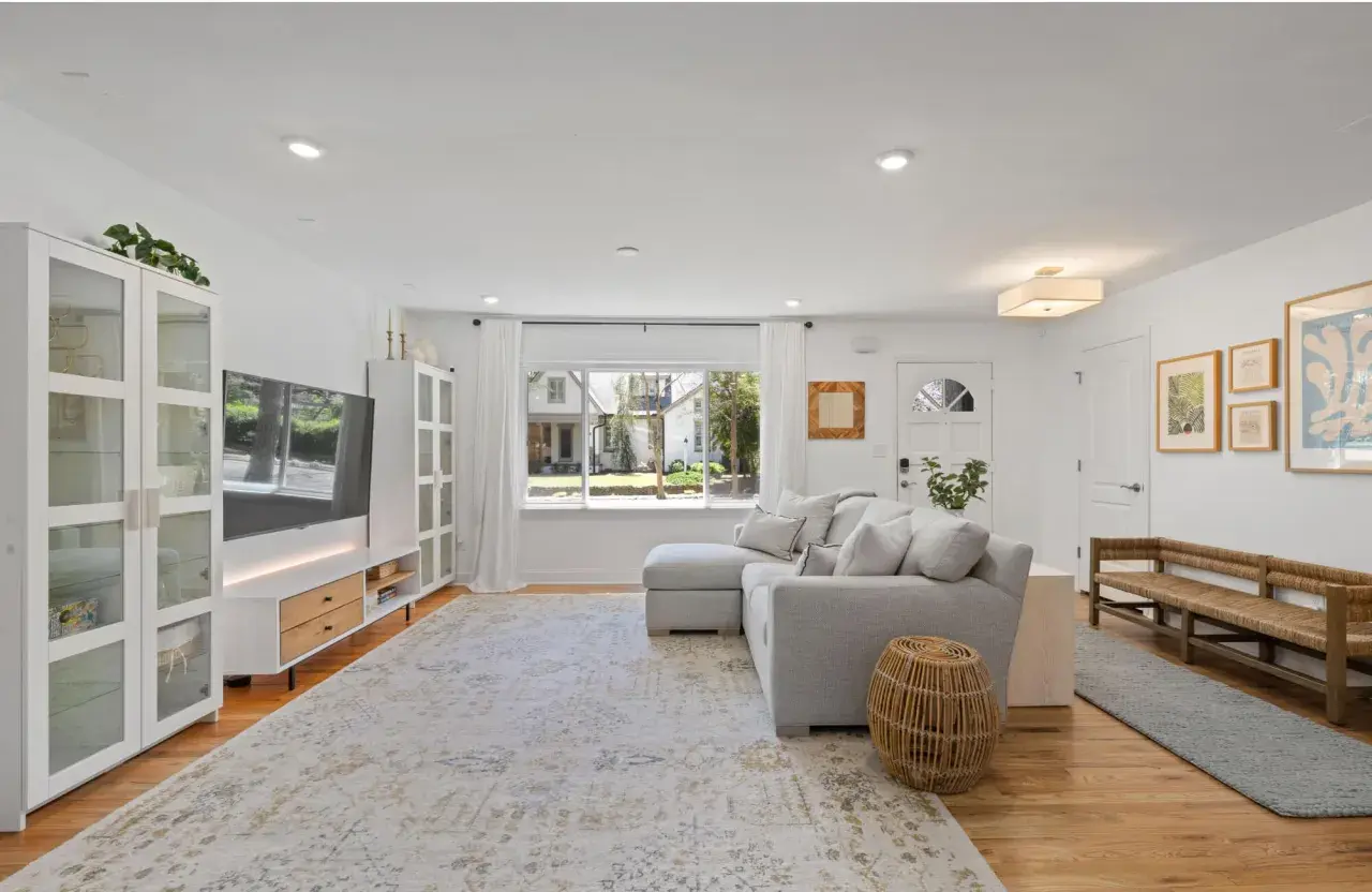 A bright living room with a sectional sofa, TV, and a large rug. This rug is made of polypropylene, so do polypropylene rugs get hot in the sun?