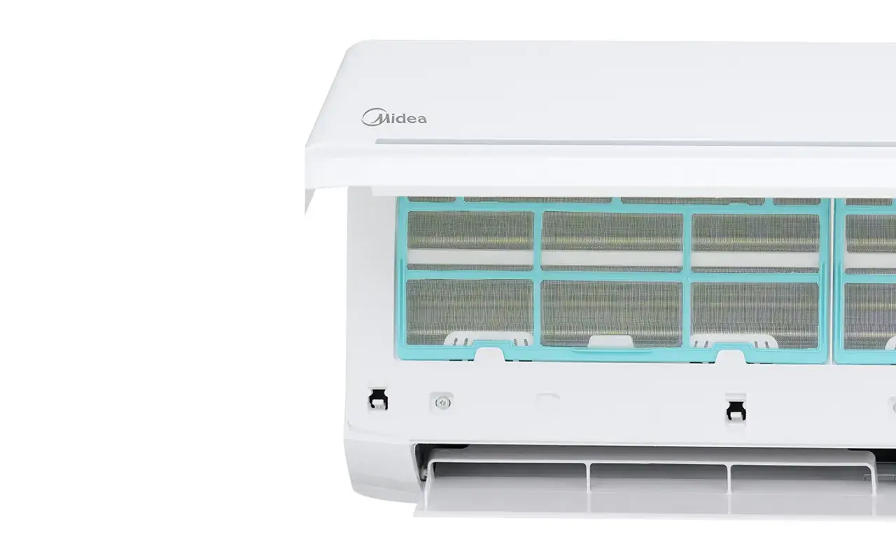 Unidad interior de aire acondicionado Midea con filtros limpios. Entender qué significa "coil dry" en aire acondicionado es clave para su mantenimiento.