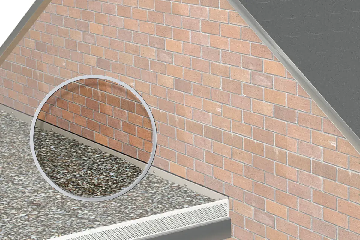 Detailansicht eines fachgerechten dachpappe wandanschlusses an einer Ziegelwand, der vor Feuchtigkeit schützt.
