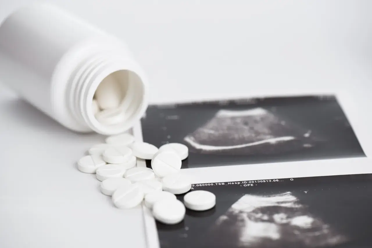 Skutki uboczne aborcji farmakologicznej: jakie są ryzyka i objawy?