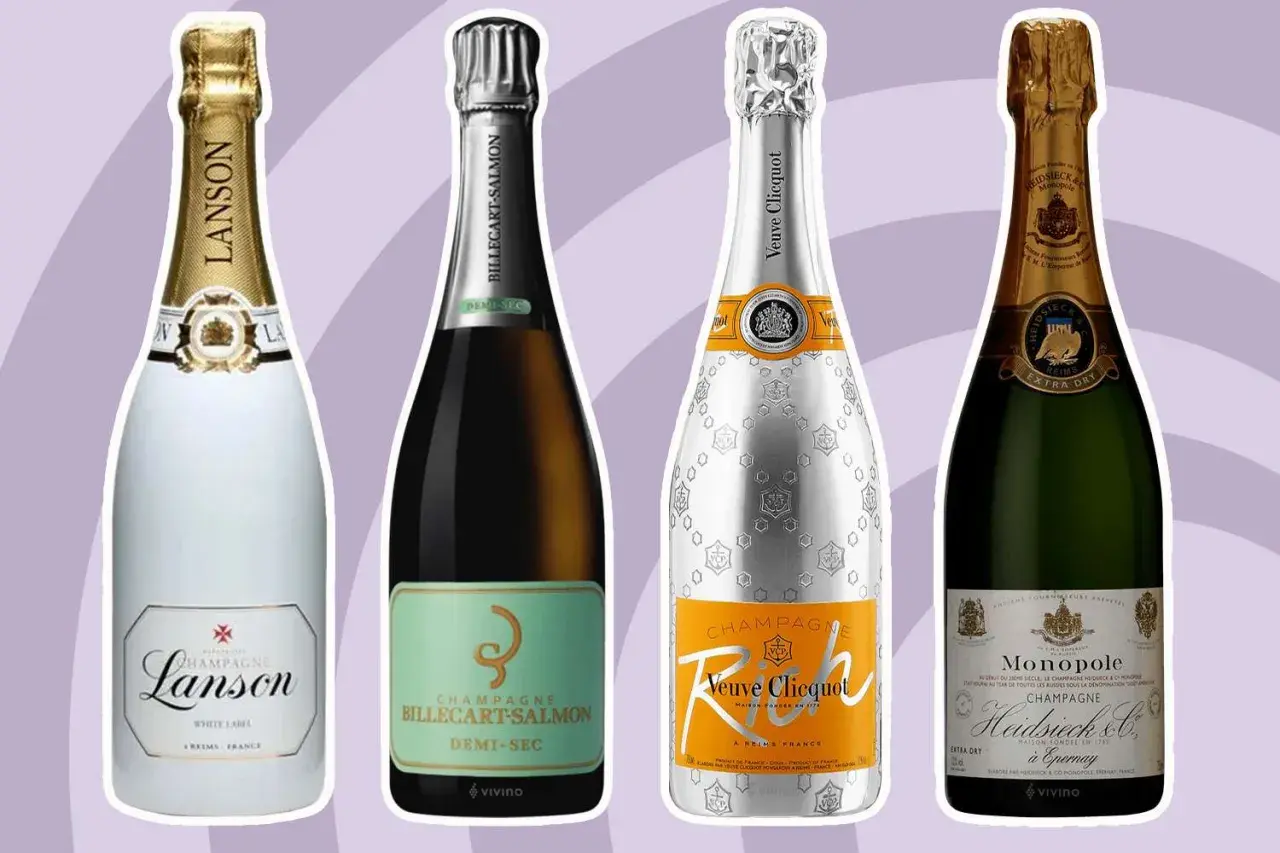 Cztery butelki szampana: Lanson, Billecart-Salmon Demi-Sec, Veuve Clicquot Rich i Heidsieck & Co Monopole. Idealne na okazję, gdy szukasz dobre wino musujące słodkie.