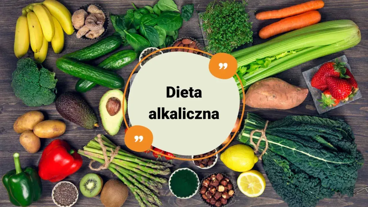 Świeże warzywa i owoce, takie jak banany, brokuły, awokado, marchew, truskawki, szpinak, cytryny i bataty, tworzą podstawę zdrowej diety alkalicznej.