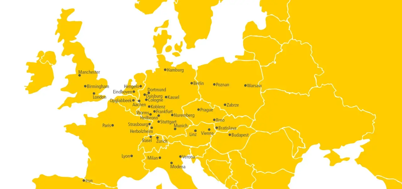 Karte Europas mit markierten DHL Freight Standorten in Städten wie London, Paris, Berlin, Wien und Budapest.