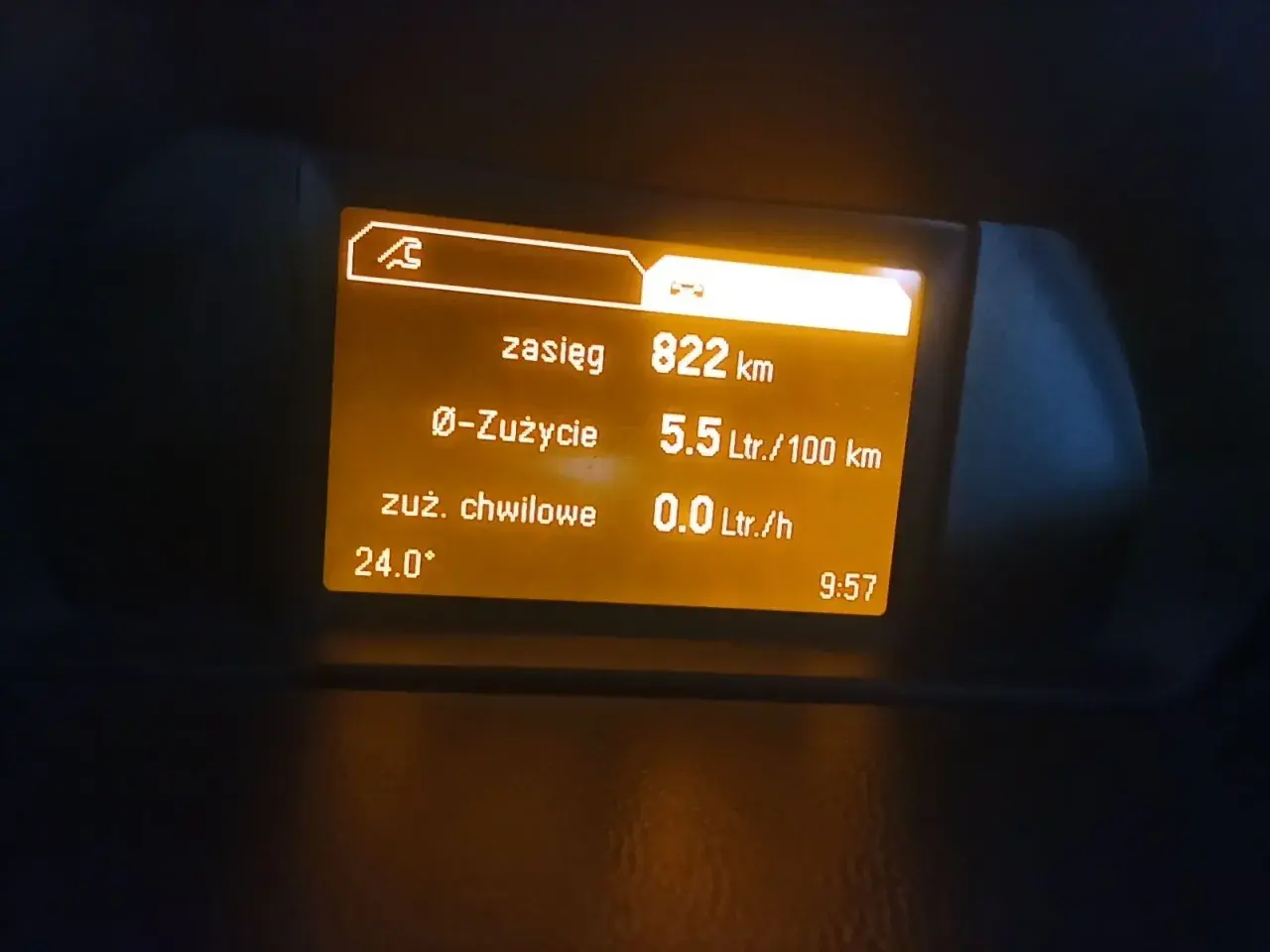 Opel Meriva 1.6 benzyna: zasięg 822 km, średnie spalanie 5.5 L/100km, temperatura 24°C.