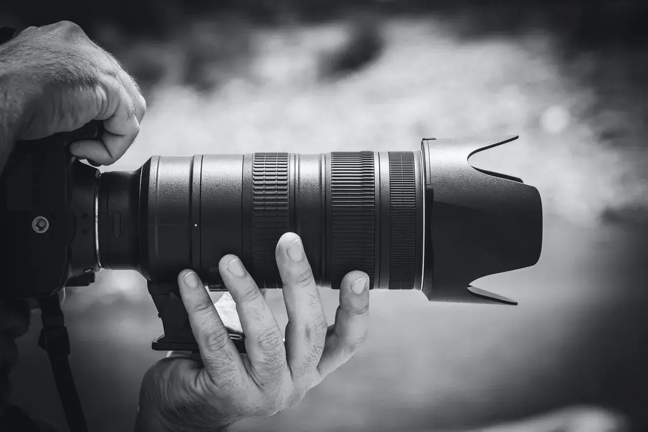 Jak długo fotograf przechowuje zdjęcia? Kluczowa jest umowa