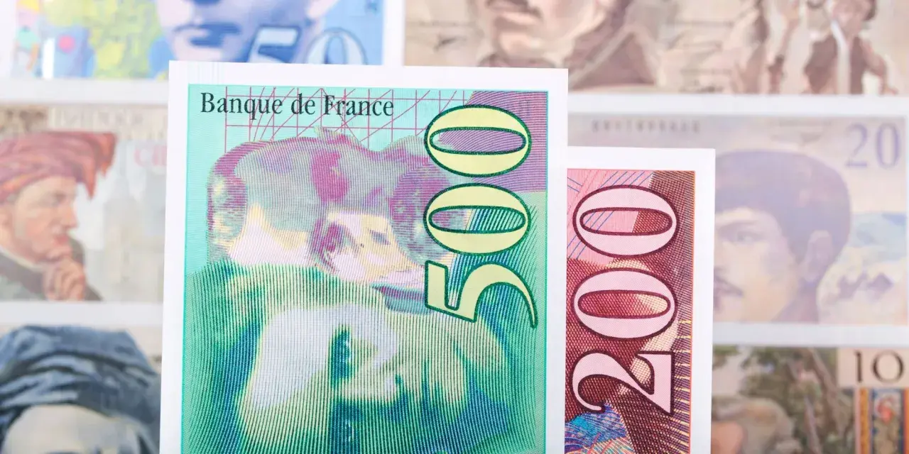 Francuskie banknoty 500 i 200 franków. Kiedyś najdroższa waluta w Europie, teraz tylko wspomnienie.