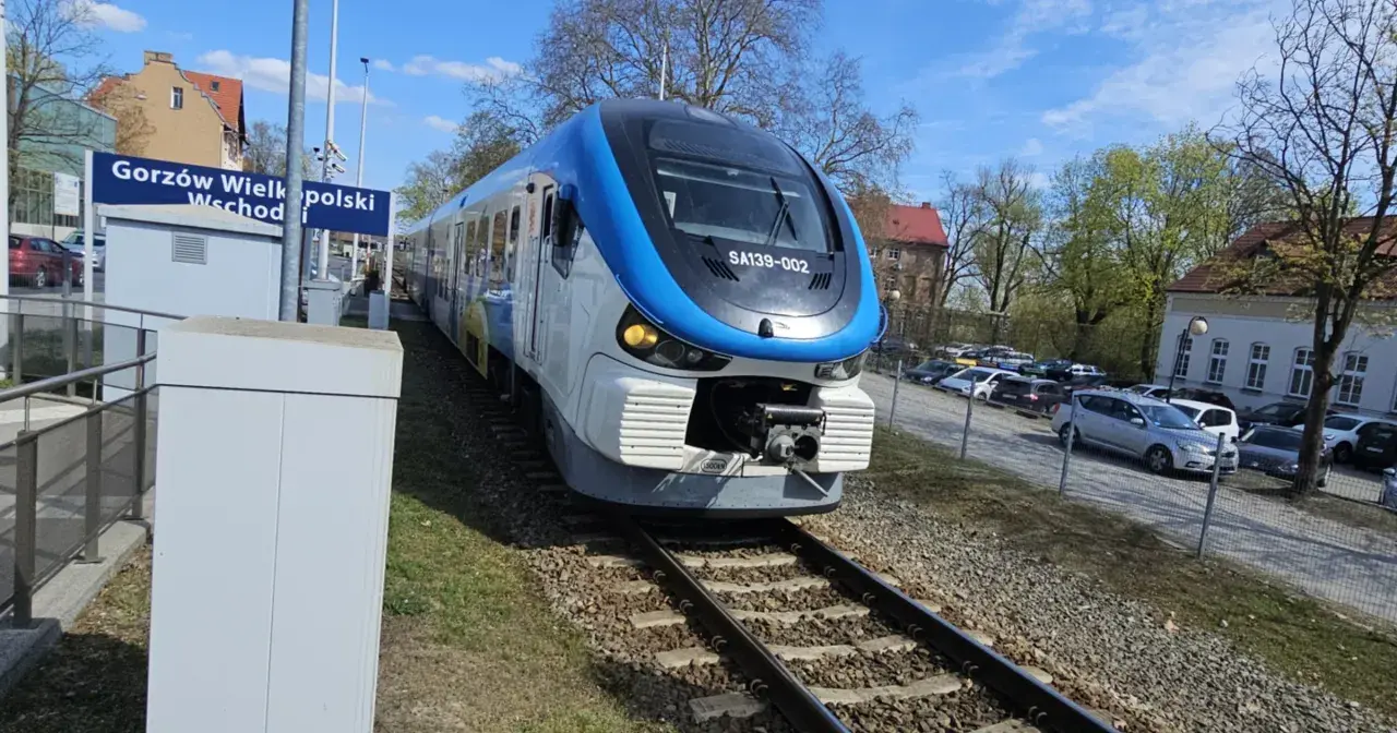 Pociąg SA139-002 na stacji Gorzów Wielkopolski Wschodni. Czy to oznacza awaria taboru?