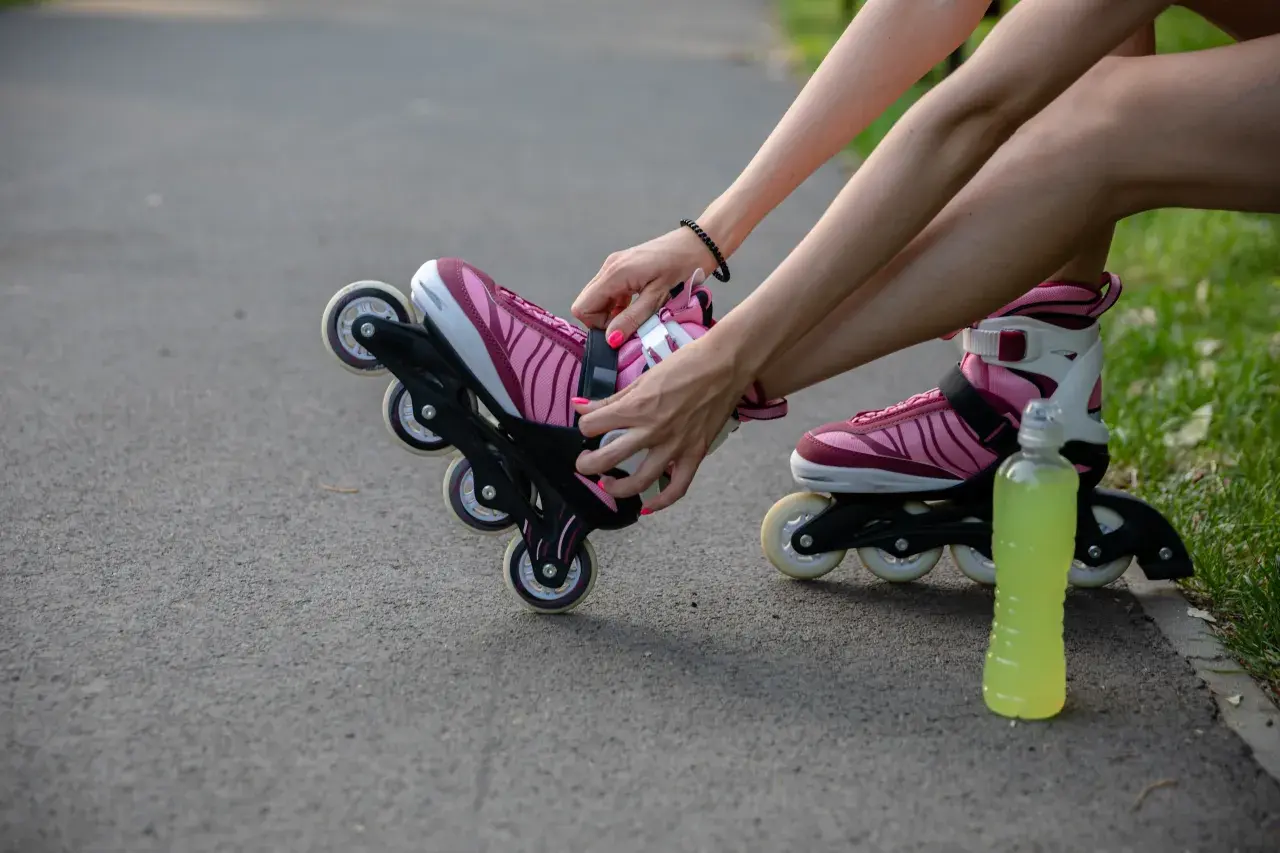 Rolki – aktywność, która łączy sport, zabawę i zdrowy styl życia