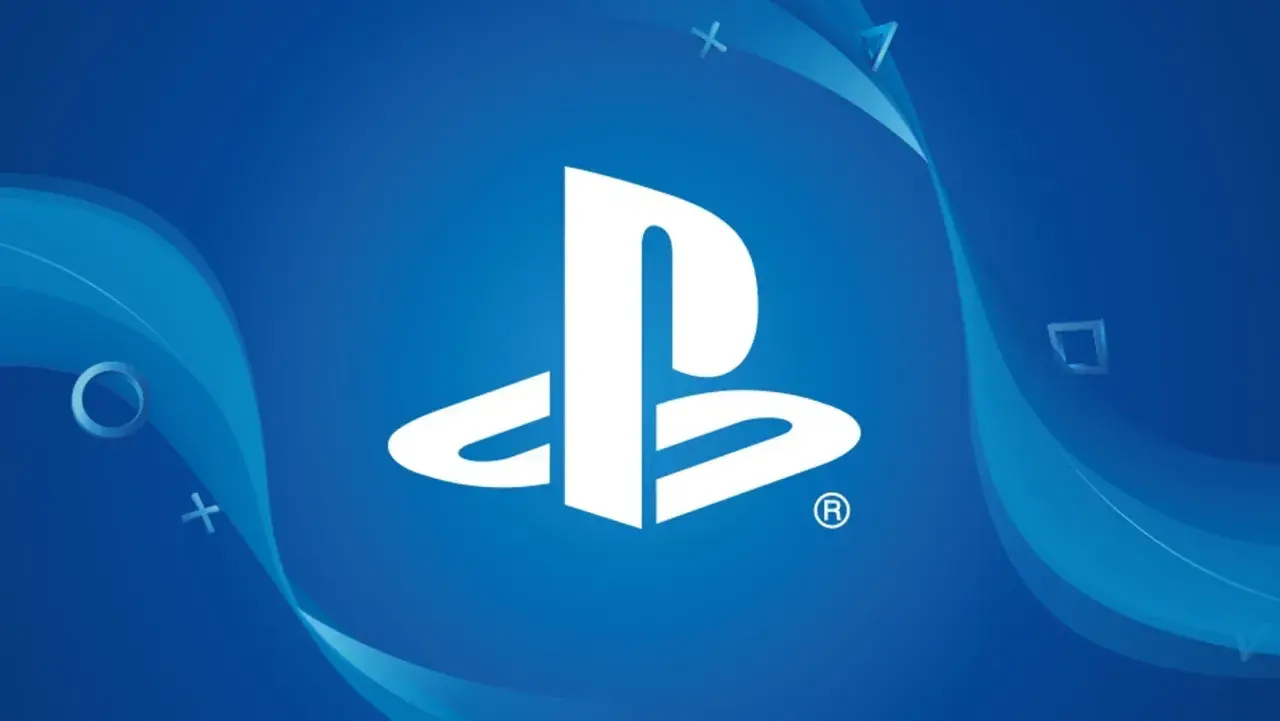 Logo PlayStation na niebieskim tle z falami i symbolami.