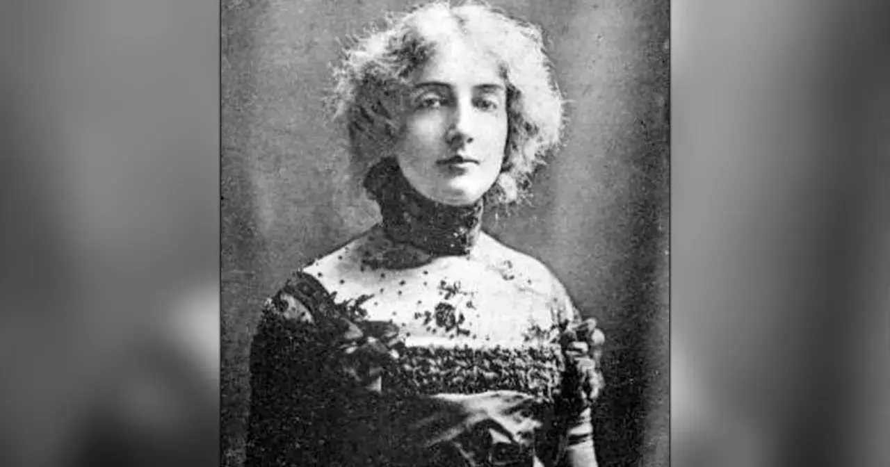 Portret Dagny Juel Przybyszewskiej, artystki o burzy blond włosów, w ozdobnej sukni z koronkowym kołnierzem.