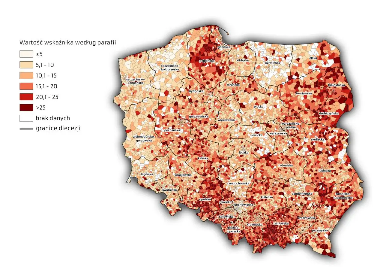 Mapa Polski z zaznaczonymi diecezjami i parafiami, pokazująca rozkład wskaźnika, który może odpowiadać na pytanie, ile jest katolików w Polsce. Ciemniejsze kolory oznaczają wyższe wartości.