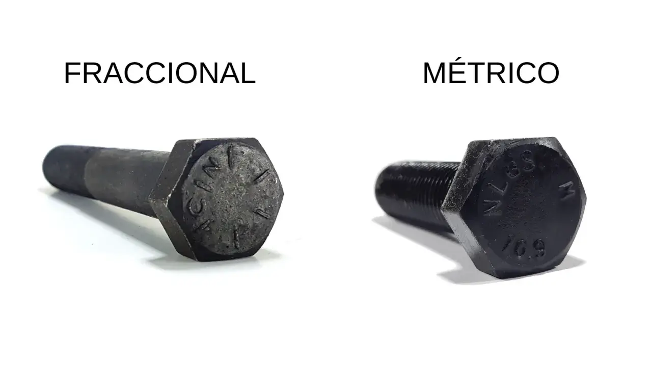 Dos tornillos, uno fraccional y otro métrico, muestran la dureza de sus materiales.