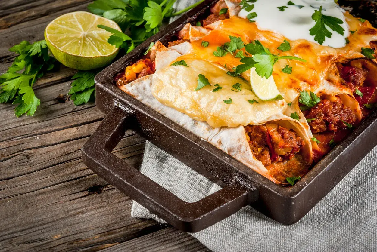 Prosty przepis na enchiladę drobiową, która zachwyci Twoich gości