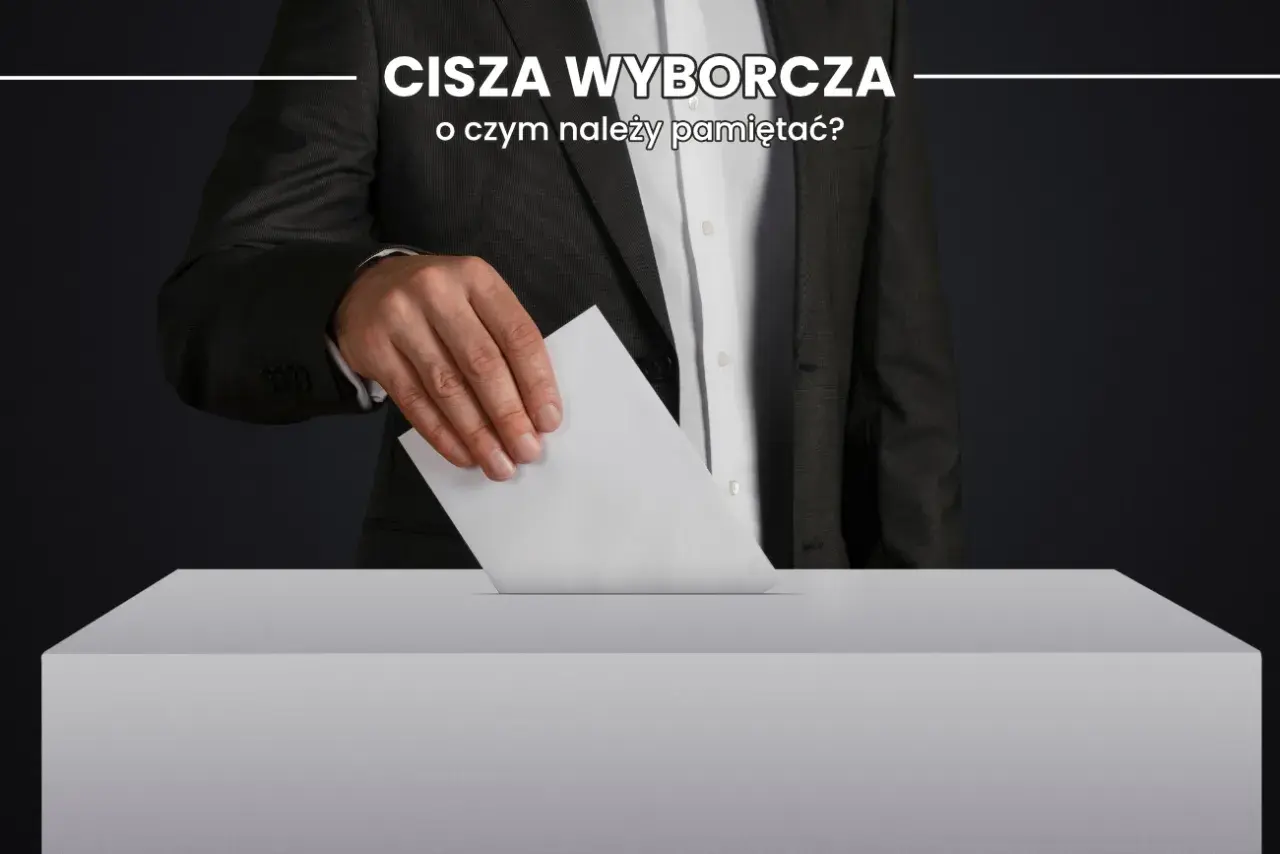 Mężczyzna w garniturze wrzuca kartę do urny. Dowiedz się, ile trwa cisza wyborcza i o czym pamiętać.