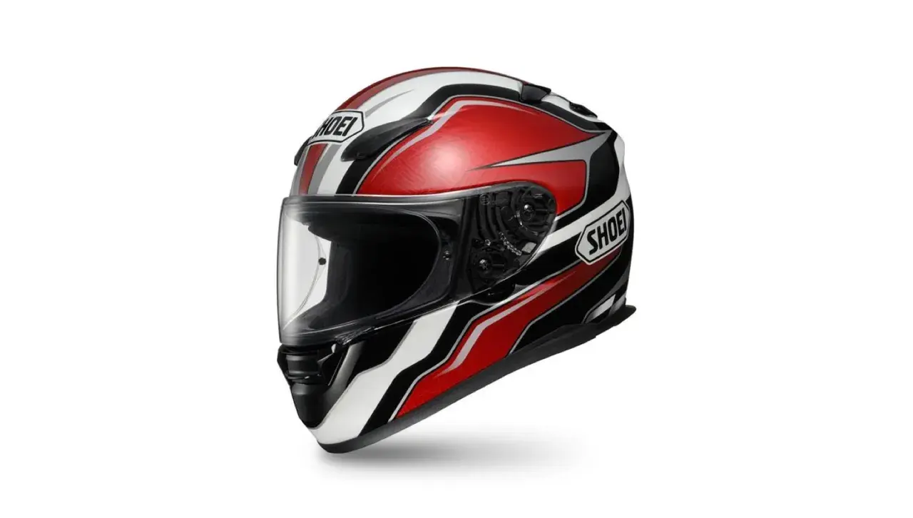 Casco de moto con diseño agresivo en rojo, blanco y negro. Su forma aerodinámica y líneas afiladas le dan un aspecto de sharp helmet listo para la velocidad.