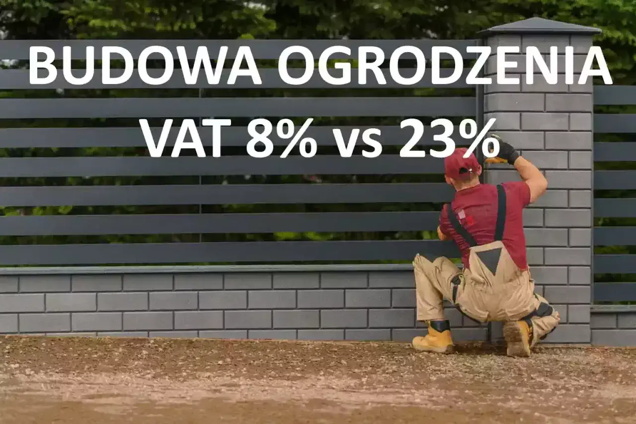 Budowa ogrodzenia: VAT 8% vs 23%. Pracownik montuje nowoczesne ogrodzenie.