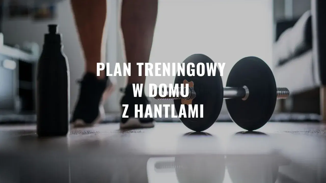 Gotowy na trening FBW w domu z hantlami? Na zdjęciu widzimy hantle, butelkę z wodą i sylwetkę osoby ćwiczącej.