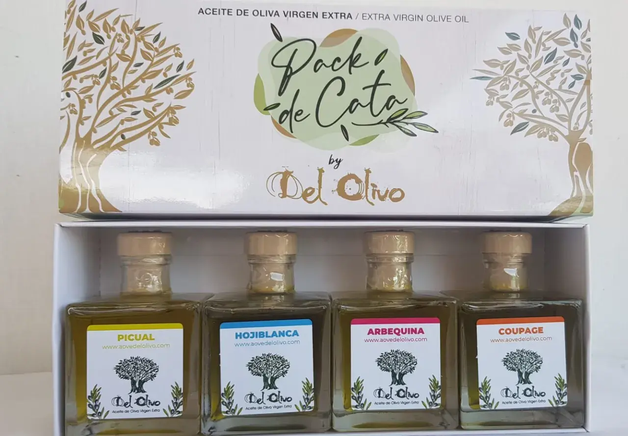 Pack de cata de aceite oliva virgen extra de Del Olivo, con cuatro variedades: Picual, Hojiblanca, Arbequina y Coupage.