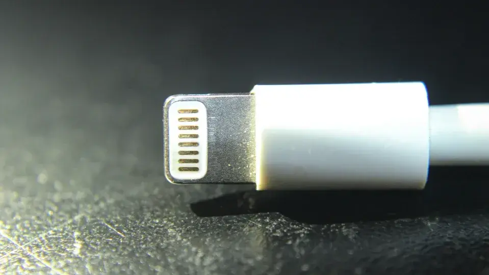 Gdzie kupić kabel do iPhone'a? Bezpieczne zakupy i certyfikat MFi